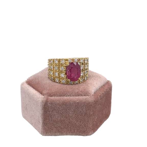 SET OF EARRINGS, RING AND PENDANT IN 18K YELLOW GOLD WITH RUBIES AND DIAMONDS