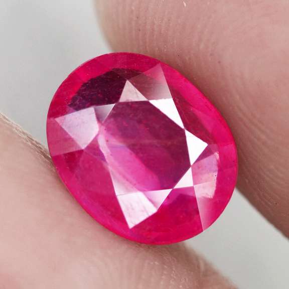 Stunning 4.36ct reddish pink Ruby