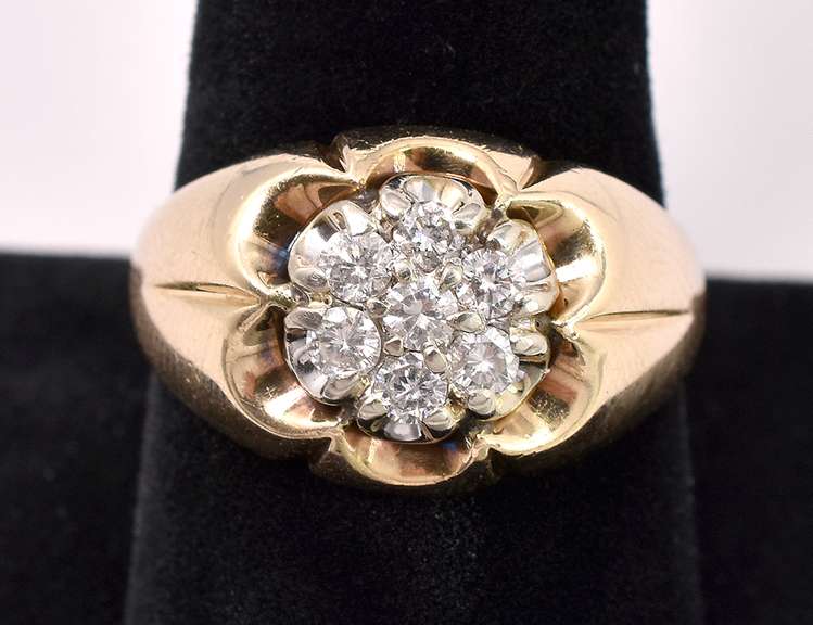 Charming Men's Diamond Ring In 14K Yellow Gold