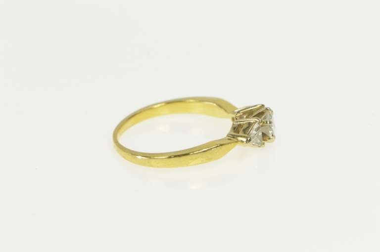 18K Yellow Gold 1.30 Ctw VS Round Trillion Diamond Engagement Ring