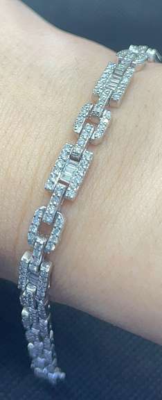 STUNNING 3.00 CARATS T.W BAGUETTE DIAMOND LINK BRACELET IN 14K WHITE GOLD