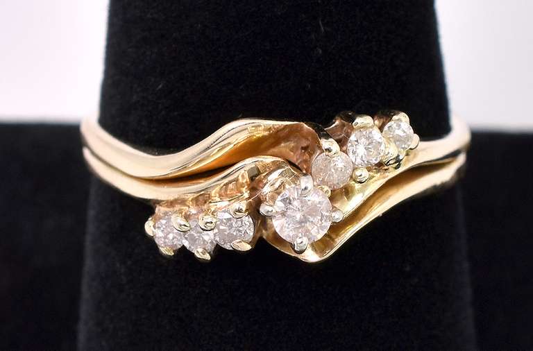 Beautiful Approx .10 CT Diamond Ring In 14K Yellow Gold