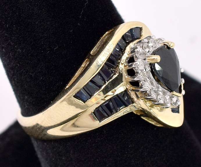 Gorgeous Blue Sapphire Ring In Yellow Gold
