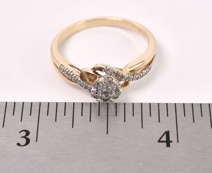Stunning Diamond Ring In Gold