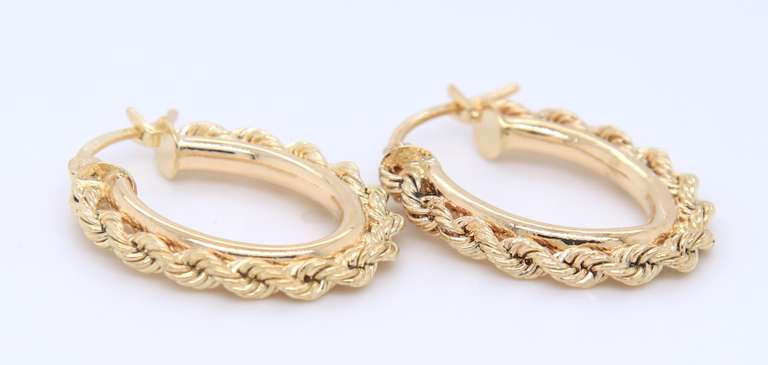 Lovely Yellow Gold Rope Chain Oval Hoop Earrings