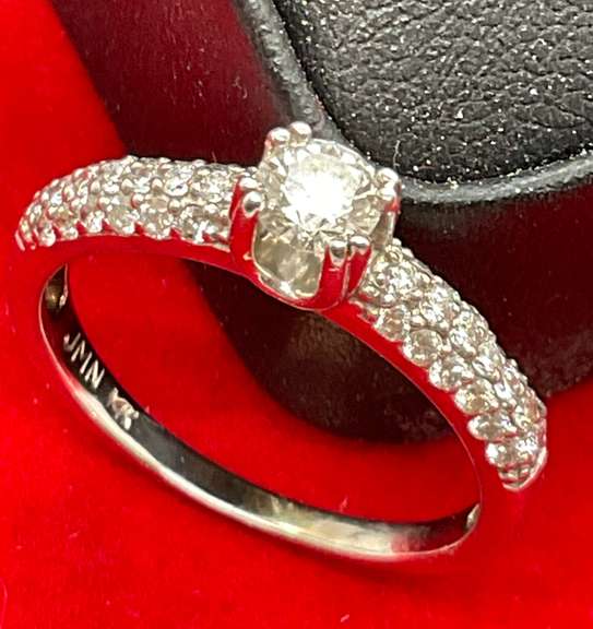 CERTIFIED LADIES 14K WHITE GOLD AND DIAMOND RING