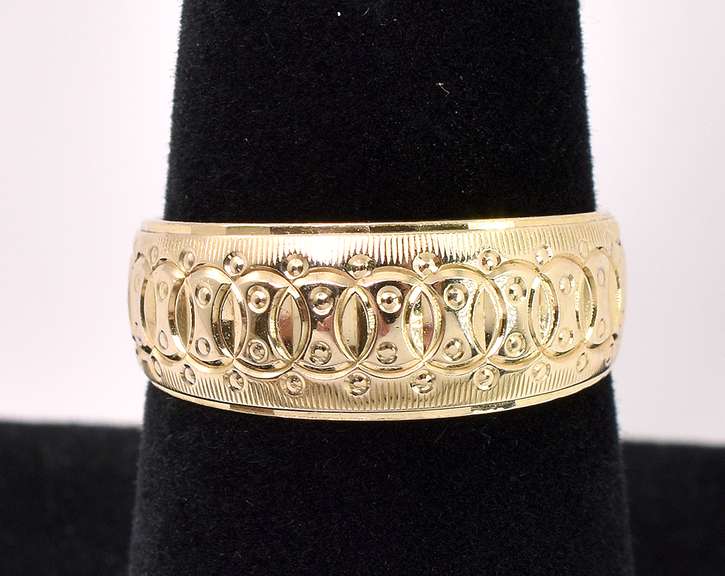 Simply Elegant Gold Ring In 14K Yellow Gold