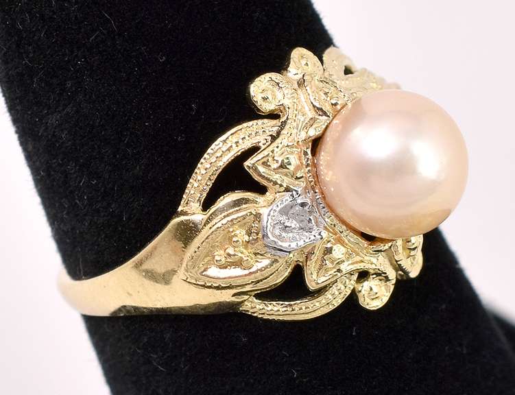 Simply Beautiful Pearl Ring In 14K Yellow Gold