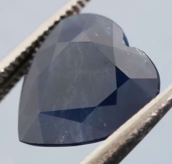 Heart cut! 3.29ct Royal blue Sapphire