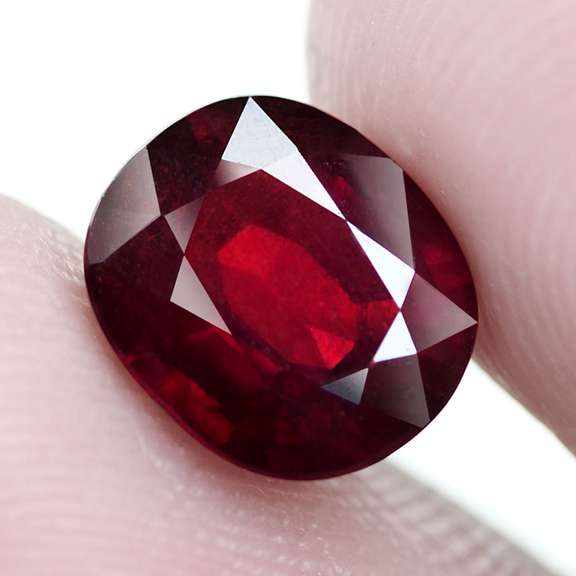 Outstanding 3.91ct deep red Spessartite Garnet