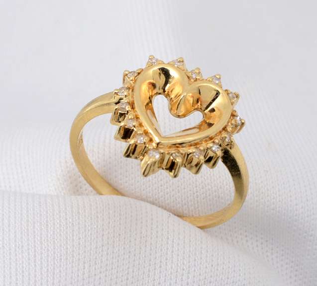 Sweet Heart Ring with 16 tiny Diamonds