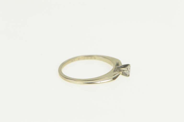 14K White Gold 0.15 Ct Round Brilliant Cut Diamond Solitaire Ring