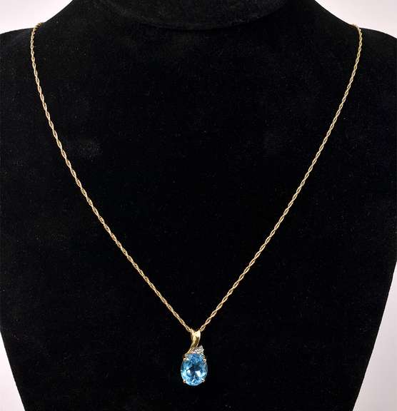 Impressive Blue Topaz Pendant Necklace Yellow Gold