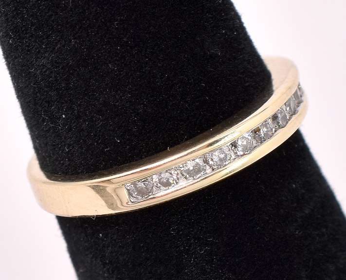 Lovely Diamond Ring In 14K Yellow Gold