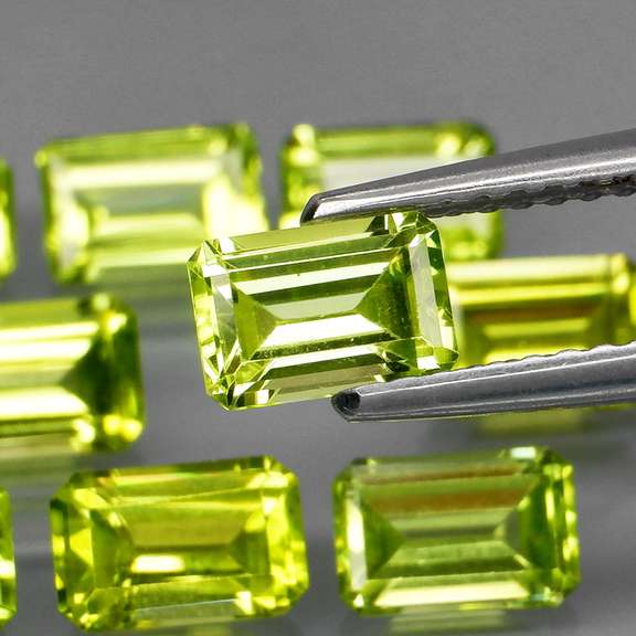 Vibrant 6.56ct Peridot set