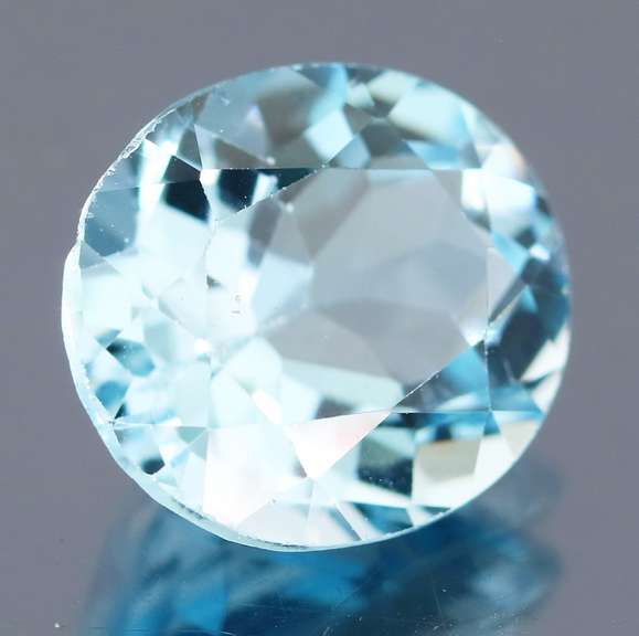 Classic Oval 8.95ct sky blue Topaz
