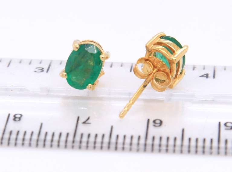 Favorit Emerald Stud Earrings in 18kt Yellow Gold
