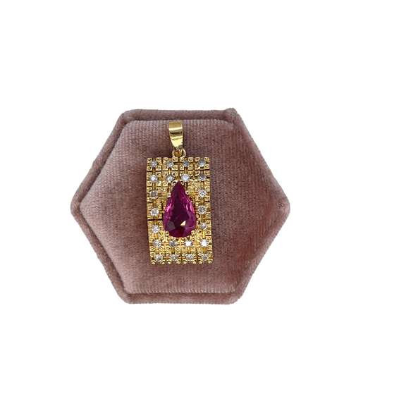 SET OF EARRINGS, RING AND PENDANT IN 18K YELLOW GOLD WITH RUBIES AND DIAMONDS