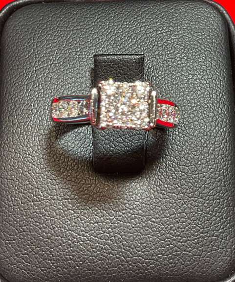 CERTIFIED LADIES 14K WHITE GOLD AND DIAMOND RING