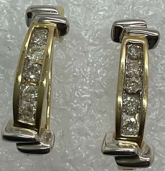 BRAND NEW 14K YELLOW GOLD AND DIAMOND EARRINGS.