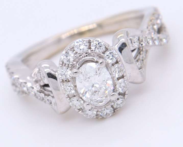 Lovely White Gold Diamond Engagement Ring