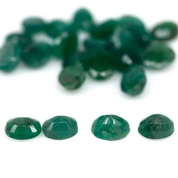 Oval cut 8ct Zambian Emerald set