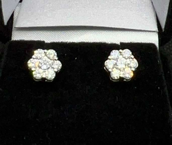 1 CT DIAMOND CLUSTER STUDS SET IN 14K WHITE GOLD