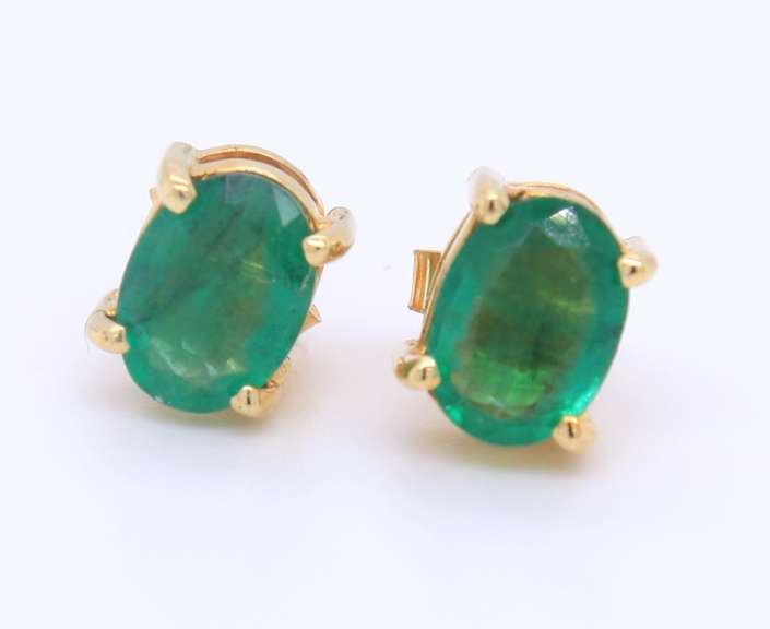 Favorit Emerald Stud Earrings in 18kt Yellow Gold