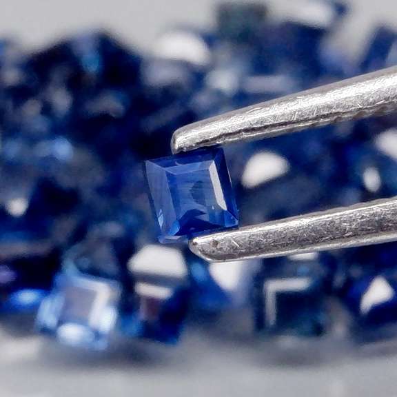 Natural 3.26ct royal blue Sapphire set