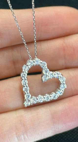 GORGEOUS 2.20 CARATS T.W. HEART-SHAPED ROUND BRILLIANT CUT DIAMOND PENDANT NECKLACE