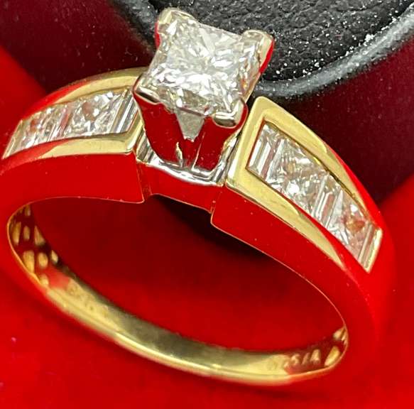 CERTIFIED 18K GOLD AND DIAMOND ENGAGEMENT RING
