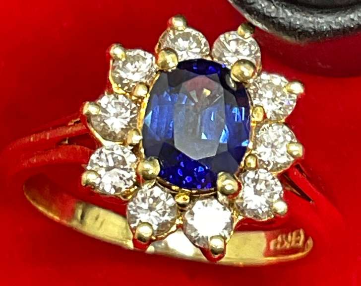 18K YELLOW GOLD RING WITH SAPPHIRE AND DIAMONDS