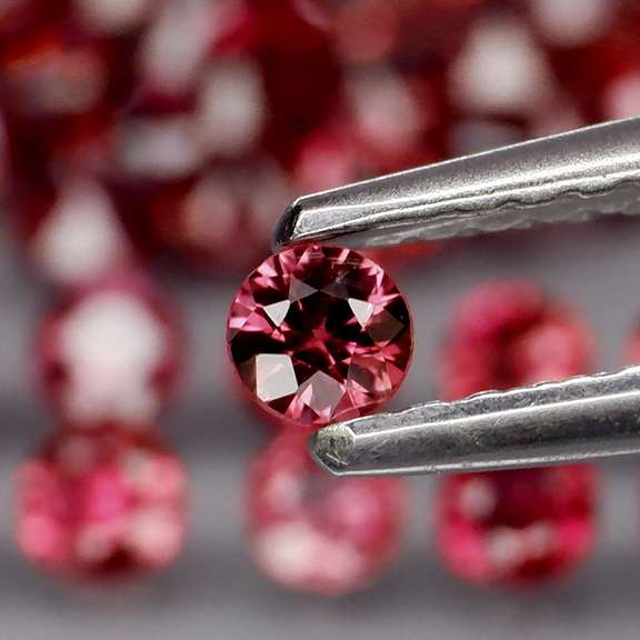 UNTREATED diamond cut Sapphires! 3.44 carats of them!