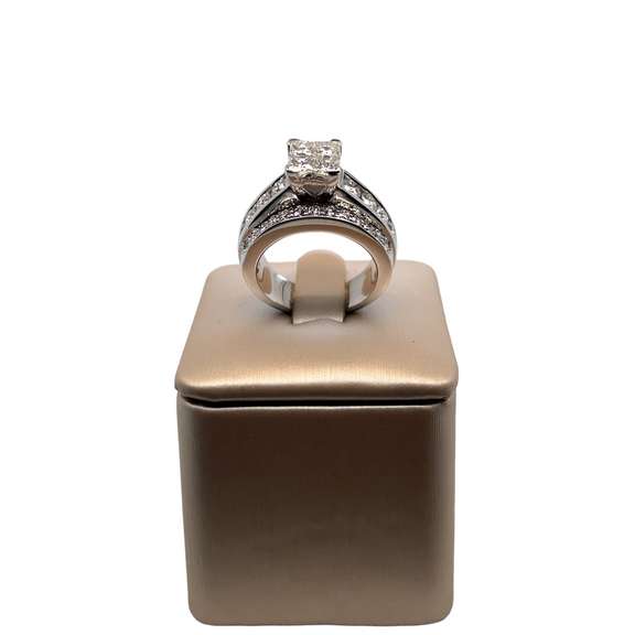 GORGEOUS 14KT SOLID WHITE GOLD DIAMOND ENGAGEMENT RING- 2.55 CARATS!