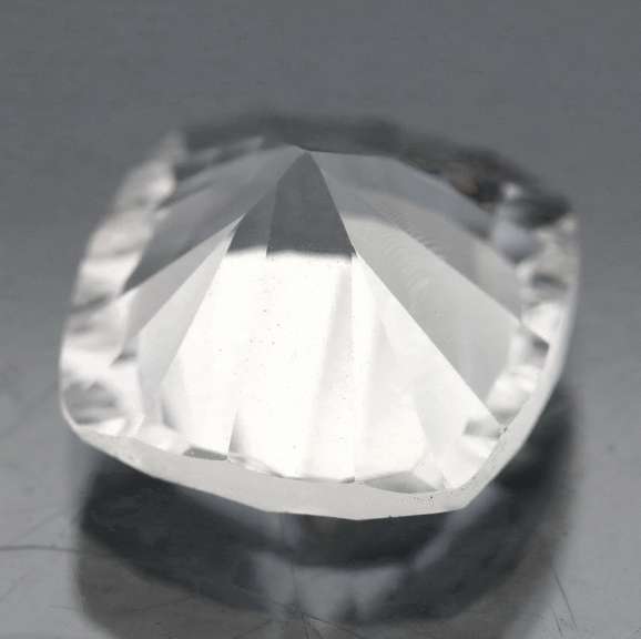 Concave cut 4.64ct diamond white Quartz