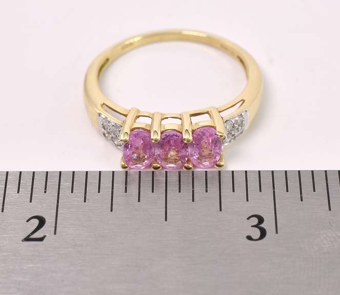 Beautiful Pink Sapphire Ring in 14K Yellow Gold