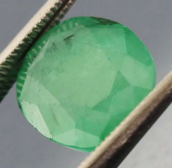 Glowing green! 4.46ct Colombian Emerald
