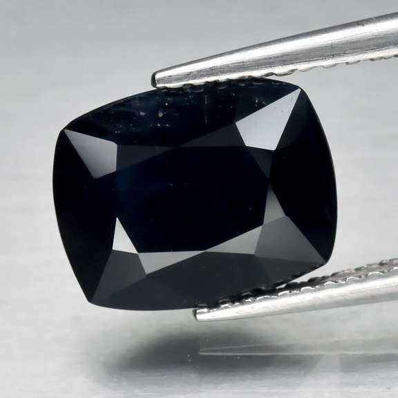 Excellent 3.15ct midnight blue Sapphire