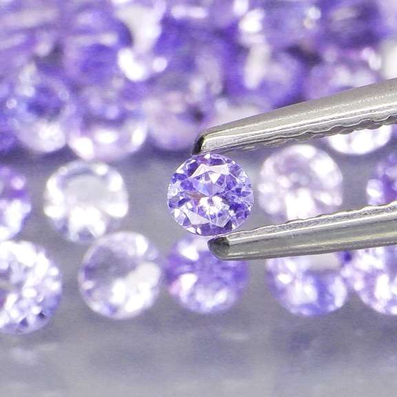 Glittering 4.36ct bright blue violet Tanzanite set