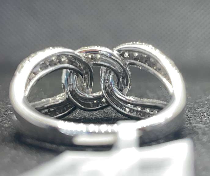 DIAMOND KNOT RIGHT HAND RING IN 14K WHITE GOLD