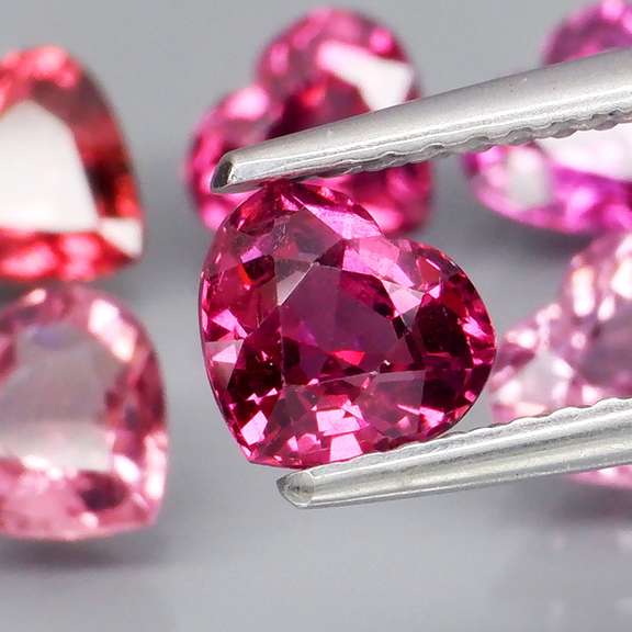 Amazing 4.68ct heart cut violet and pink Garnet set