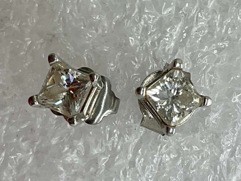 14K WHITE GOLD DIAMOND STUDS