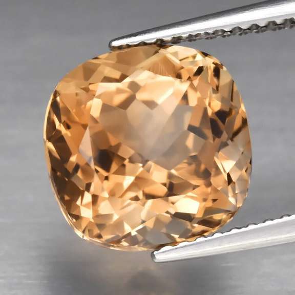 Attention grabbing 5.60ct VS Imperial Topaz