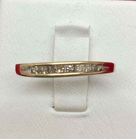 10K YELLOW GOLD AND DIAMOND BAND