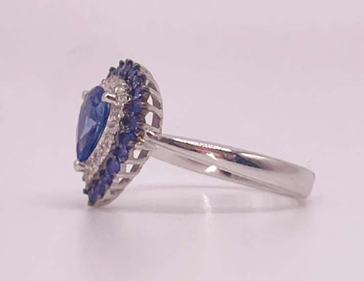 18KT SOLID WHITE GOLD, BLUE SAPPHIRE, & DIAMOND RING