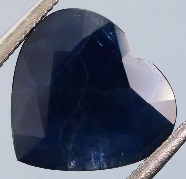 Heart cut! 3.29ct Royal blue Sapphire