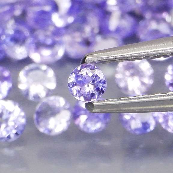 Glittering 4.51ct bright blue violet Tanzanite set