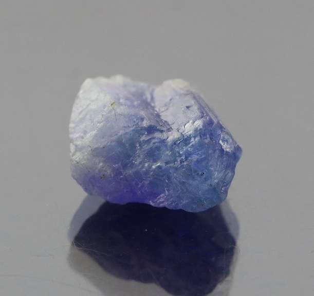 Collectors 14.72ct rich blue violet uncut Tanzanite