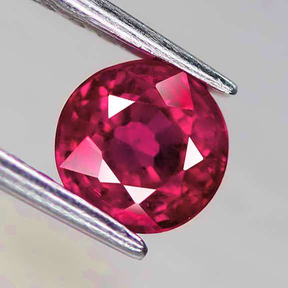 Captivating! Blood red 1.02ct Ruby solitaire