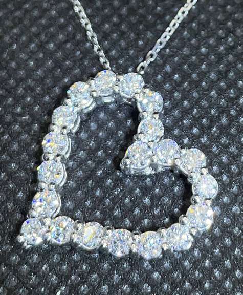 GORGEOUS 2.20 CARATS T.W. HEART-SHAPED ROUND BRILLIANT CUT DIAMOND PENDANT NECKLACE